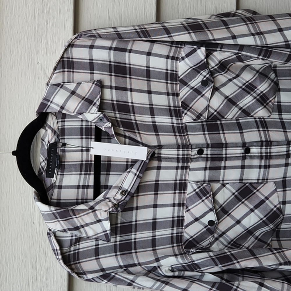 Sanctuary -plaid Boyfriend shirt, Medium, snap closure and soft - Picture 2 of 8